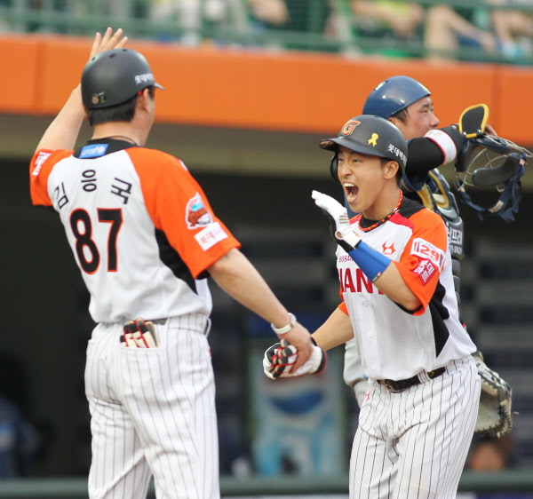 손아섭의 달아나는 투런포